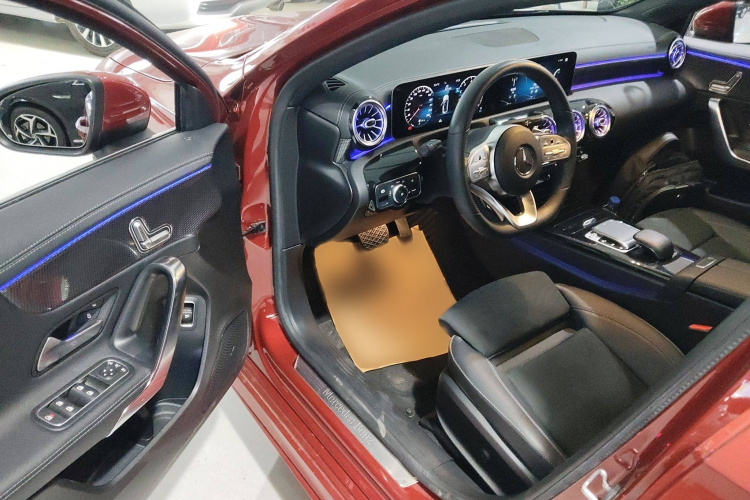 奔驰A级 2019款 改款 A 200 L 运动轿车中控内饰7003