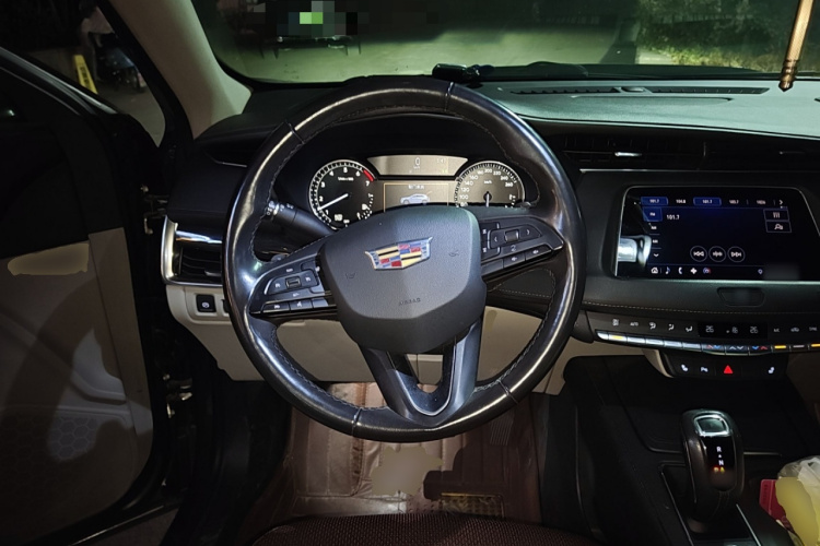 凯迪拉克XT4 2018款 28T 两驱豪华型中控内饰13