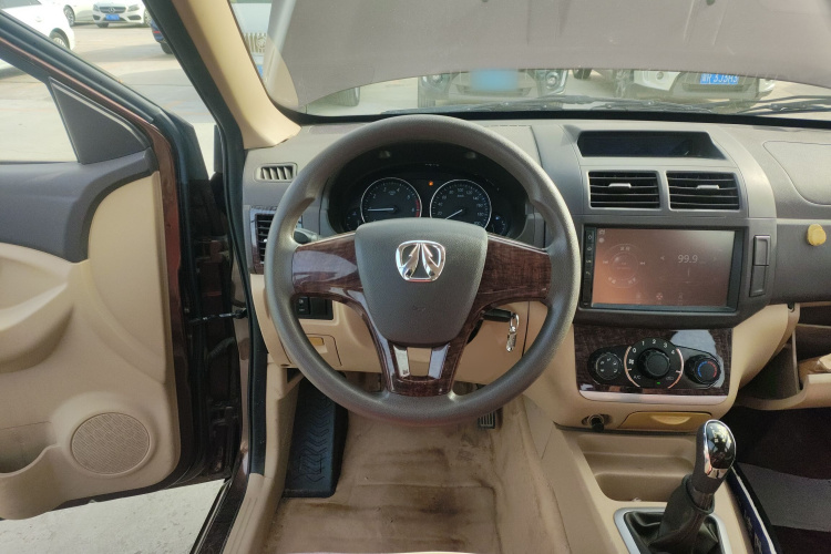 北汽威旺M30 2015款 1.5L基本型DAM15中控内饰13