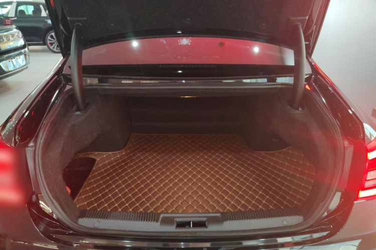 红旗H7 2018款 2.0T 旗舰版机舱底盘23