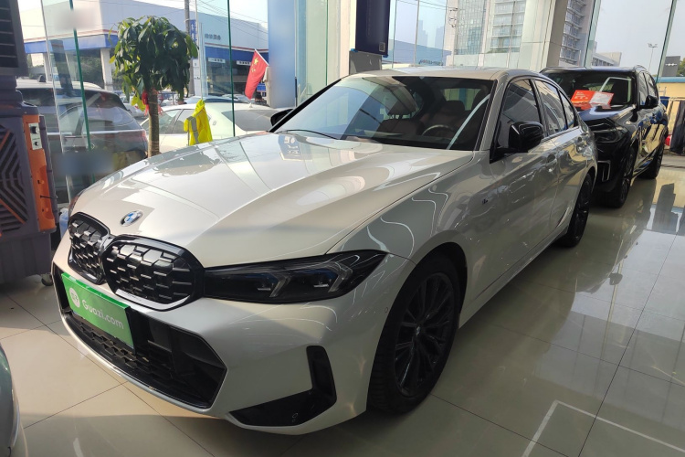 宝马3系 2023款 330i M运动曜夜套装车身外观1