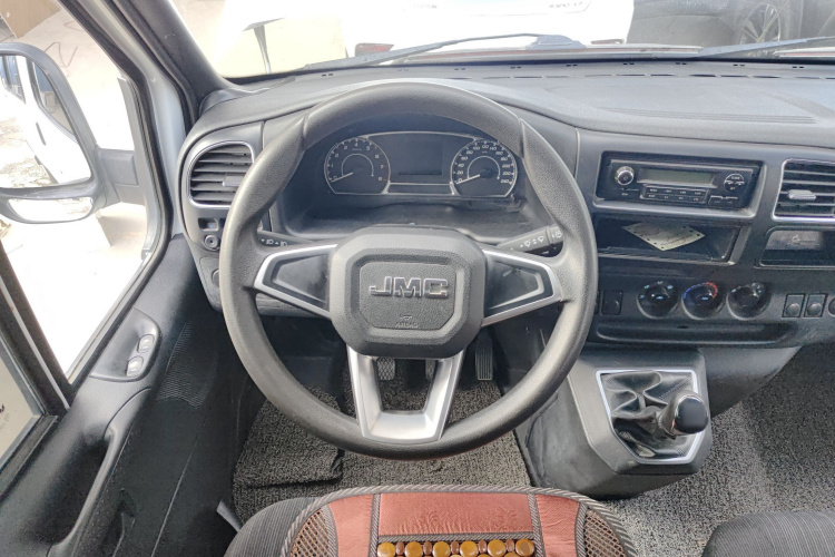 江铃 特顺 2021款 2.8T空间王金牛款短轴中高顶6座柴油国VI JX493中控内饰13