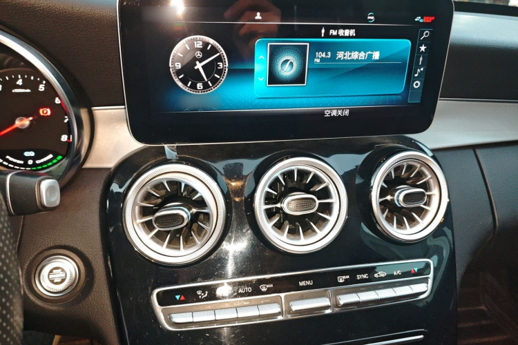 奔驰C级 2019款 C 260 运动版局部细节16