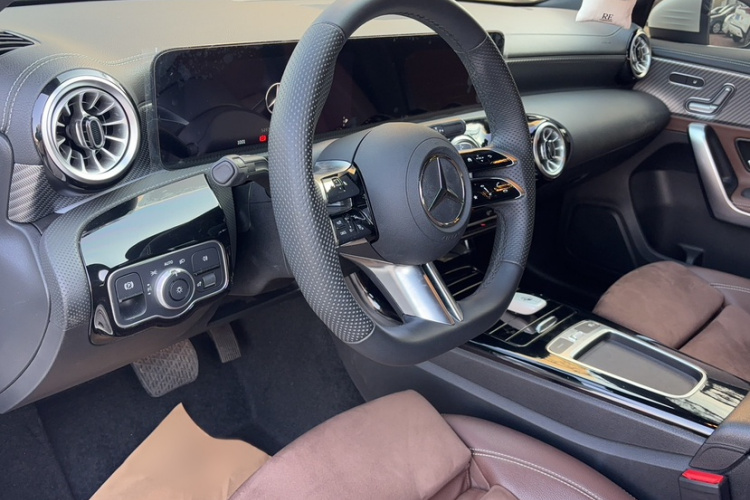 奔驰A级 2025款 A 200 L 时尚型中控内饰7004