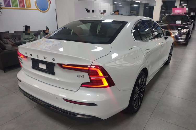 沃尔沃S60 2024款 B4 智远豪华版车身外观7