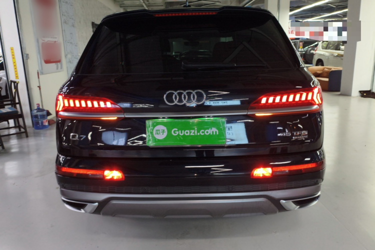 奥迪Q7 2021款 45 TFSI quattro S line运动型车身外观6