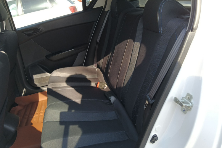 宝骏310 2016款 1.2L 手动舒适型中控内饰21