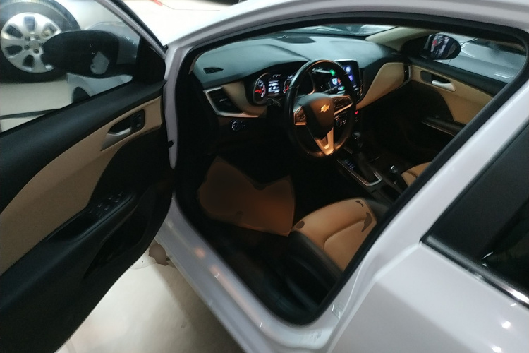 雪佛兰 科鲁泽 2022款 320 自动悦享天窗版中控内饰20