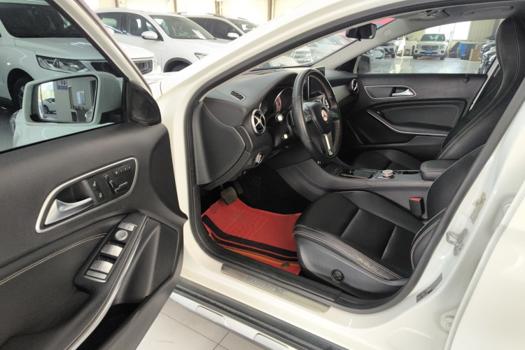 奔驰GLA 2016款 GLA 200 时尚型中控内饰20