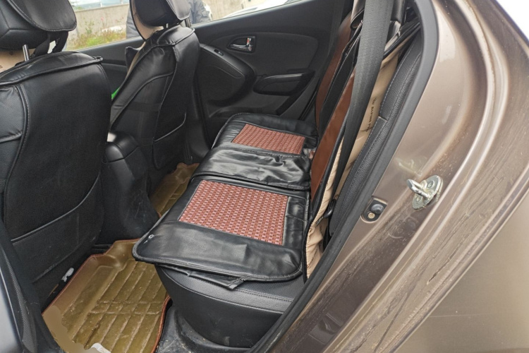 北京现代ix35 2013款 2.0L 自动两驱智能型GLS 国IV中控内饰21