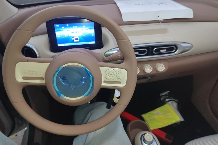 五菱汽车 宏光MINIEV 2025款 四门版 进阶款中控内饰12