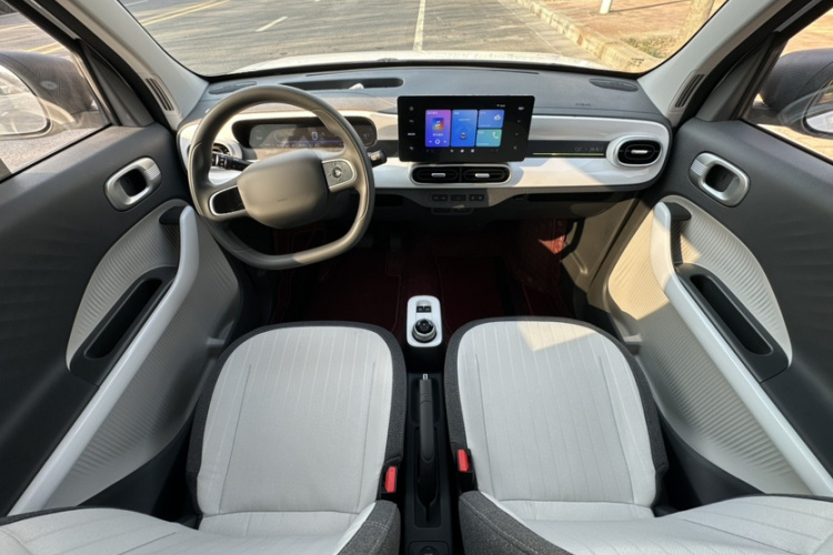 吉利银河 熊猫 2025款 210km 元气熊中控内饰7004