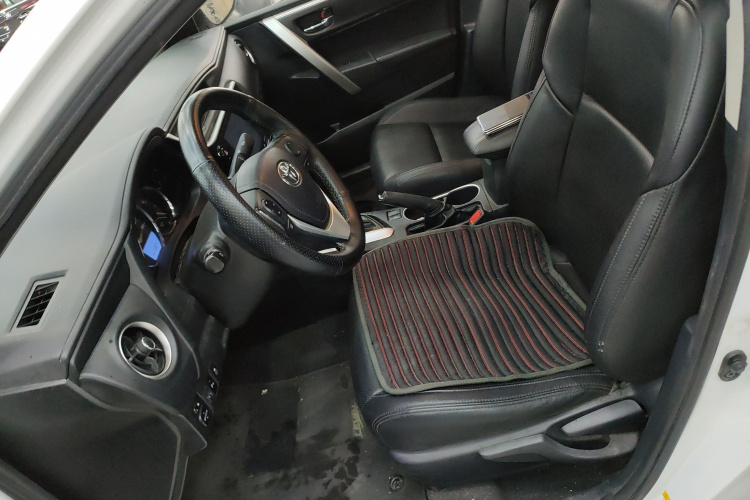 丰田 雷凌 2017款 改款 185T CVT精英版 国V中控内饰19