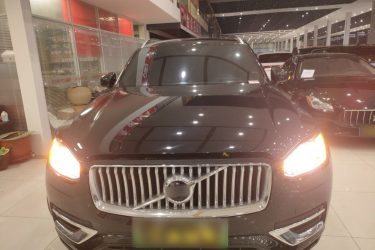 沃尔沃XC90新能源 2022款 E驱混动 T8 智尊豪华版 7座车身外观2