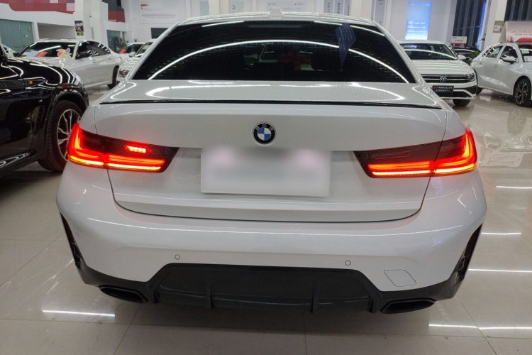 宝马3系 2024款 325Li M运动曜夜套装车身外观6