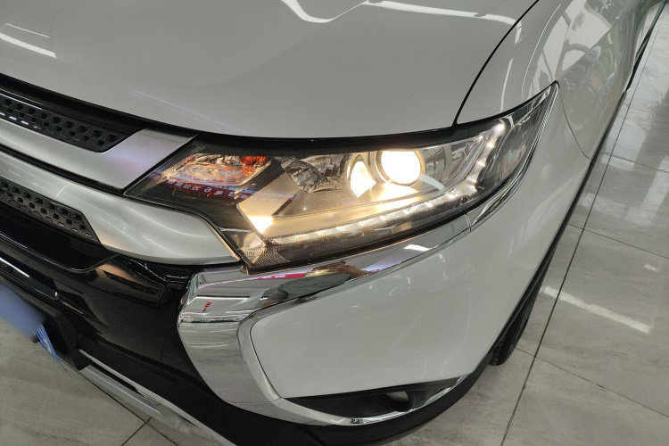 三菱 欧蓝德 2019款 2.0L 两驱畅享版 5座 国V局部细节36