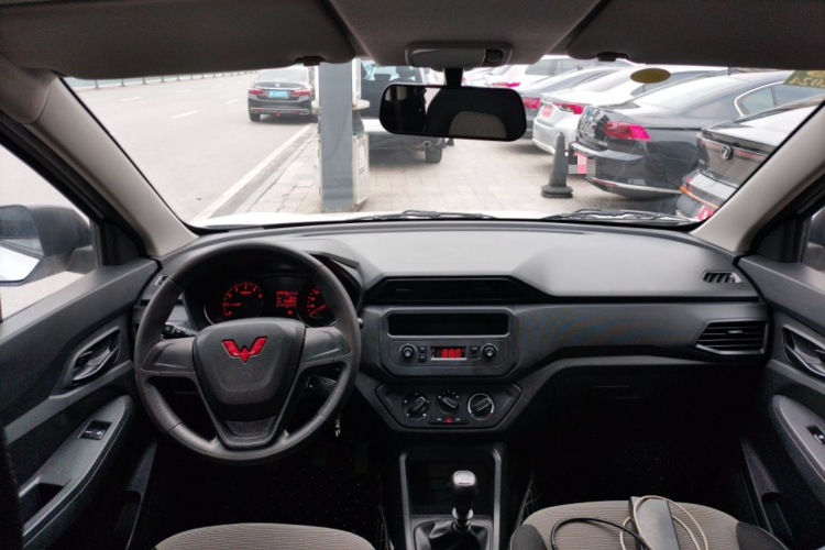 五菱汽车 五菱宏光 2021款 1.5L改款 S基本型 液压助力LAR中控内饰12