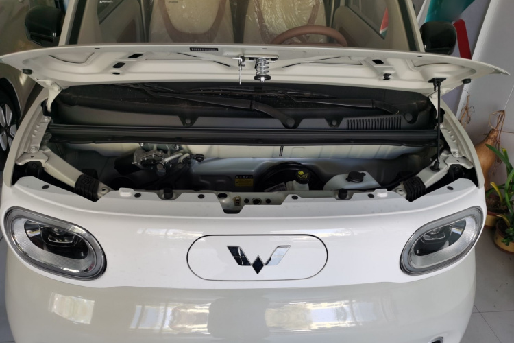 五菱汽车 宏光MINIEV 2024款 第三代 215km 青春版机舱底盘24