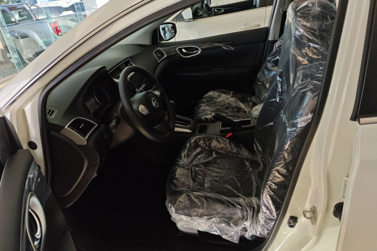 日产 轩逸 2024款 改款三 经典 1.6XE CVT舒适版中控内饰7001