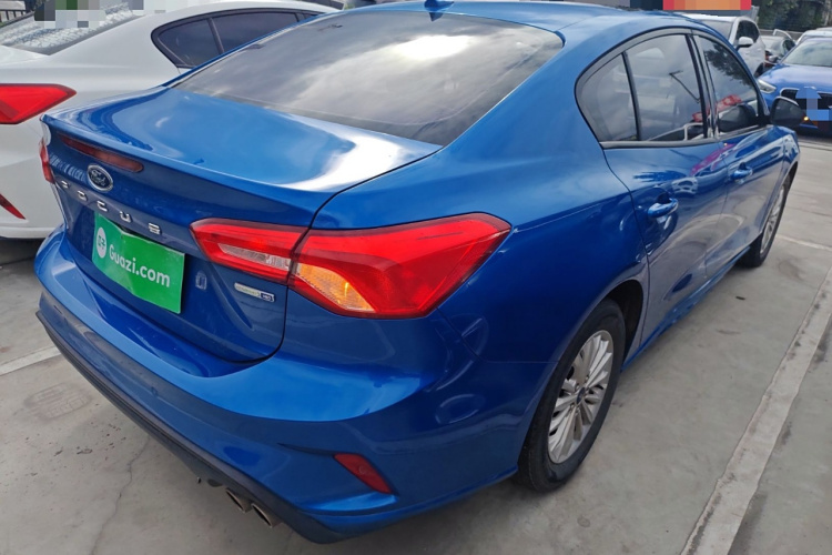 福特 福克斯 2020款 三厢 EcoBoost 180 自动锋潮型车身外观7