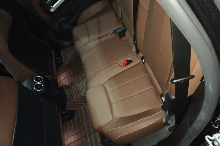 奔驰GLB 2024款 改款 GLB 220 动感型中控内饰7004