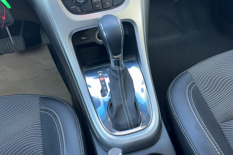 别克 英朗 2014款 XT 1.6L 自动时尚版局部细节18