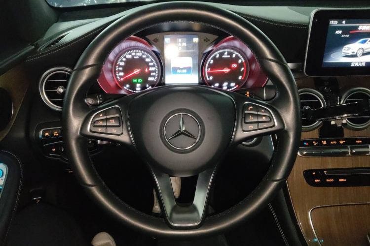 奔驰GLC轿跑 2019款 GLC 260 4MATIC 轿跑SUV中控内饰13