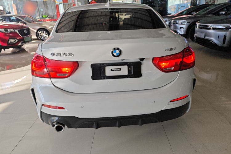 宝马1系 2019款 118i M运动套装车身外观6