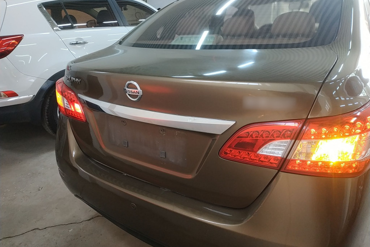 日产 轩逸 2014款 1.6XV CVT尊享版车身外观6