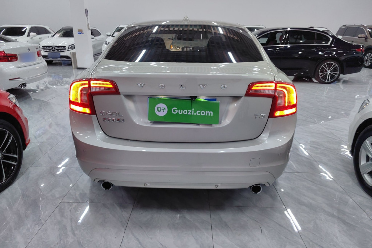 沃尔沃S60 2019款 S60L T3 智进版车身外观6