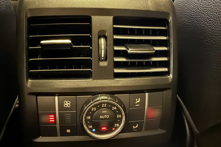 奔驰GLS 2018款 改款 GLS 400 4MATIC动感型中控内饰7002