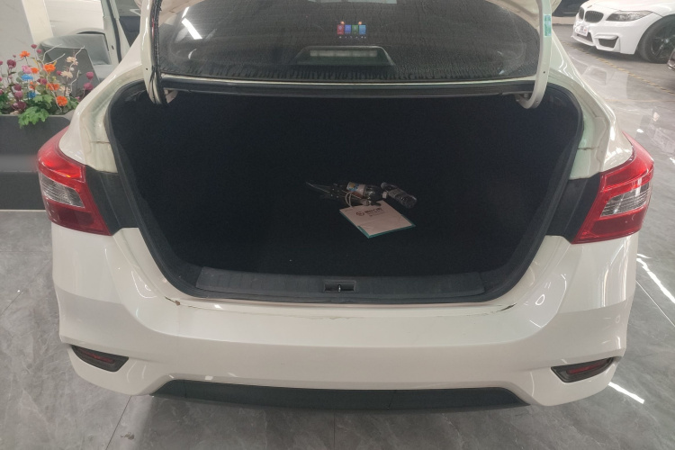 日产 轩逸 2024款 经典 1.6XE CVT舒适版机舱底盘23