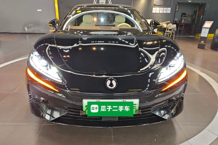 腾势Z9 2024款 1100km 四驱Ultra版车身外观2