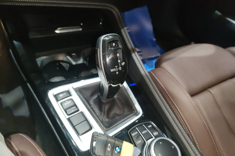 宝马1系 2021款 改款 125i M运动曜夜版局部细节18