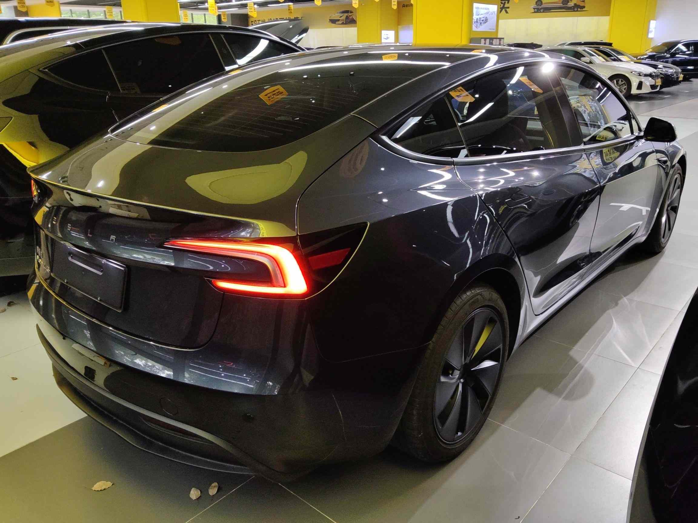 特斯拉 Model 3 2025款 后轮驱动版(4)