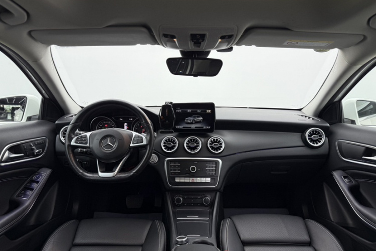 奔驰GLA 2019款 GLA 200 动感型中控内饰7004