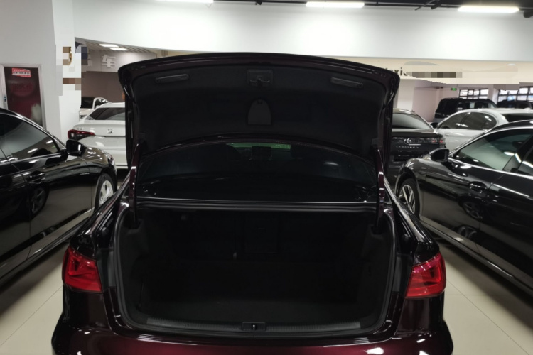 奥迪A3 2014款 Limousine 35 TFSI 自动舒适型机舱底盘23