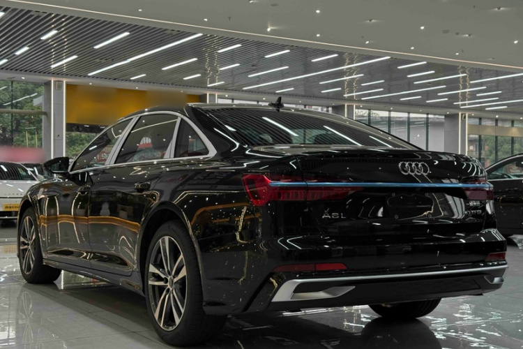 奥迪A6L 2025款 40 TFSI 豪华动感型车身外观6003