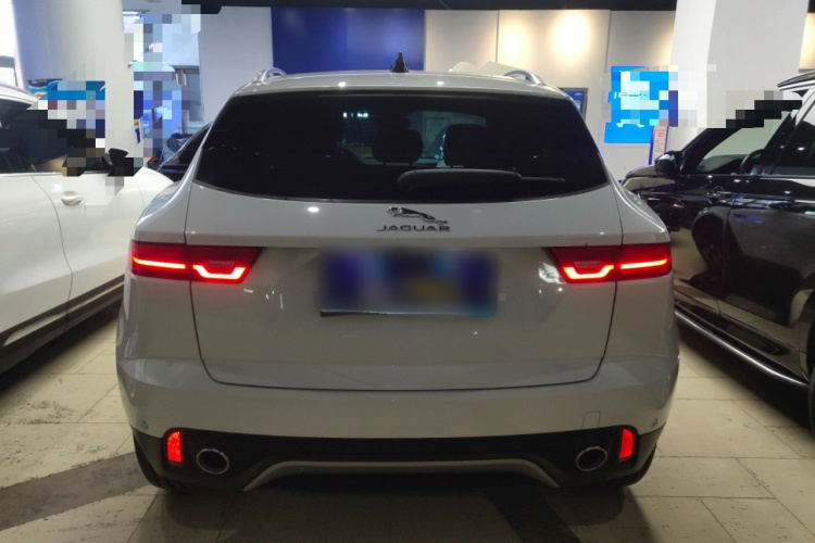 捷豹E-PACE 2024款 进取运动版 R-DYNAMIC S车身外观6