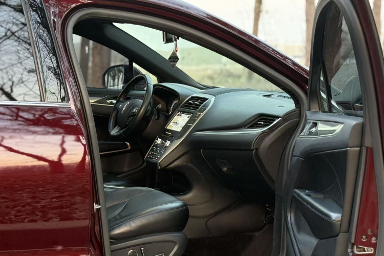 林肯MKC 2017款 2.0T 两驱尊享版中控内饰7007