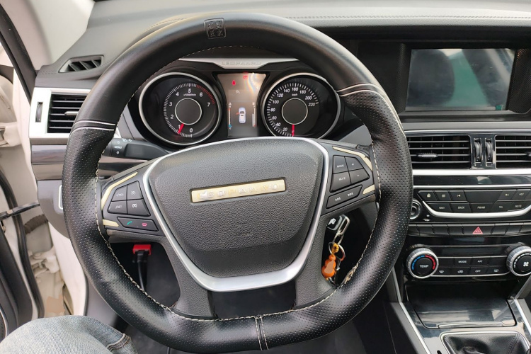 猎豹汽车 猎豹CS10 2015款 2.0T 手动卓越型中控内饰13