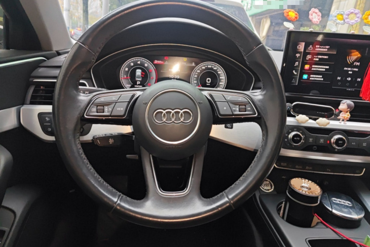 奥迪A4L 2022款 40 TFSI 时尚动感型中控内饰13