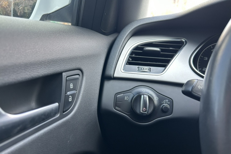 奥迪A4L 2013款 35 TFSI 自动标准型中控内饰7003