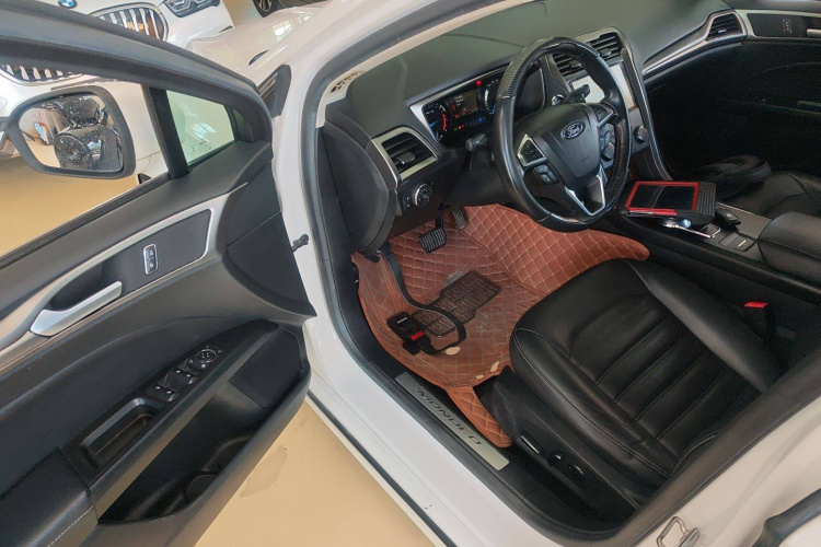福特 蒙迪欧 2017款 EcoBoost 180 时尚型中控内饰7003