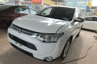 三菱 欧蓝德(进口) 2014款 2.4L 四驱豪华超值版 5座