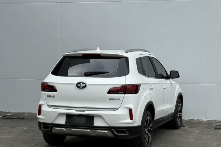 奔腾X40 2019款 1.6L 自动豪华型 国V车身外观6010