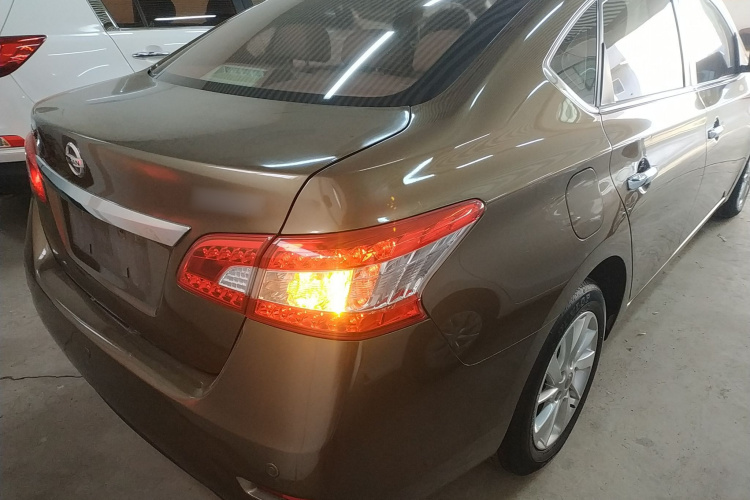 日产 轩逸 2014款 1.6XV CVT尊享版车身外观7