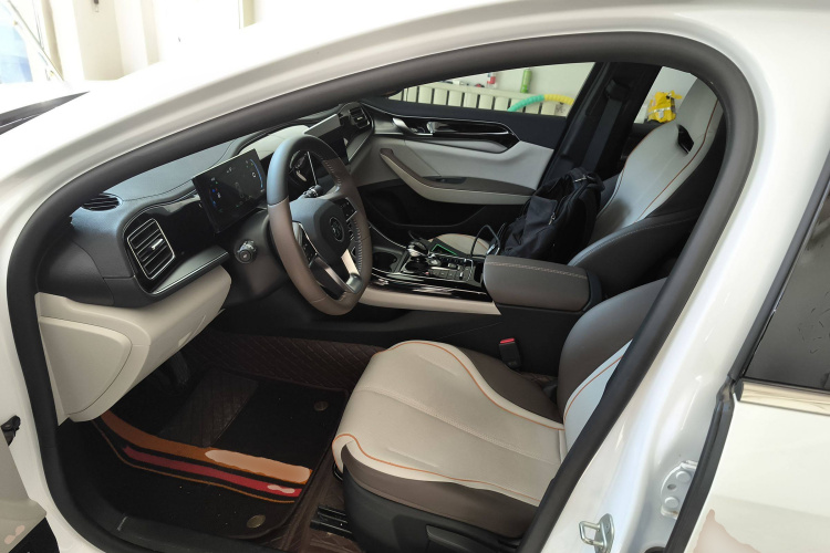 比亚迪 秦PLUS 2023款 冠军版 DM-i 120KM领先型中控内饰19