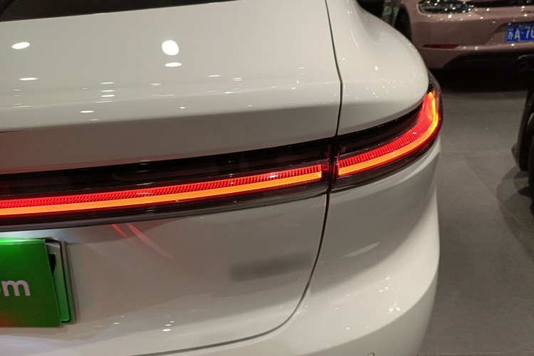 蔚来ET7 2024款 75kWh 行政版车身外观9