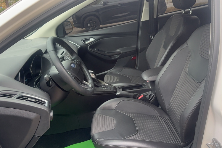 福特 福克斯 2015款 三厢 EcoBoost 125 自动超能风尚型局部细节19